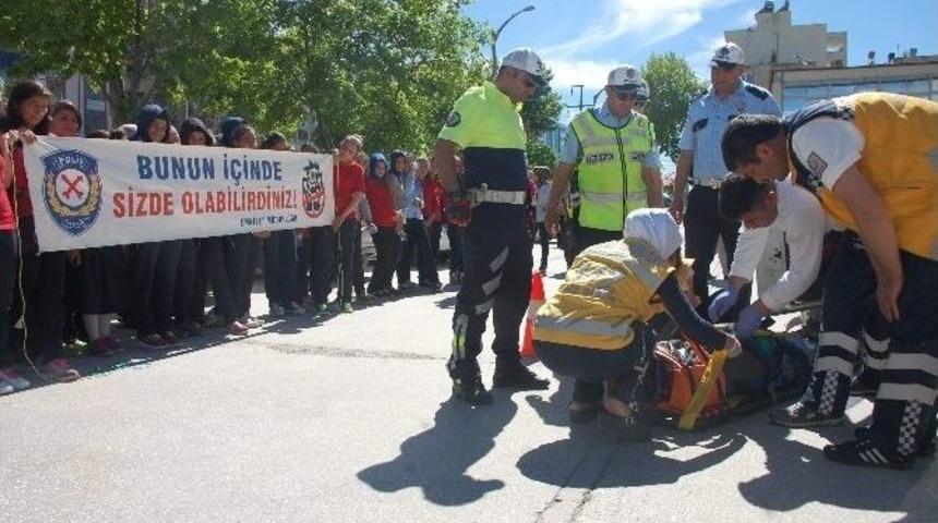 Valilik Bah&ccedil;esinde Kaza Tatbikatı Yapıldı