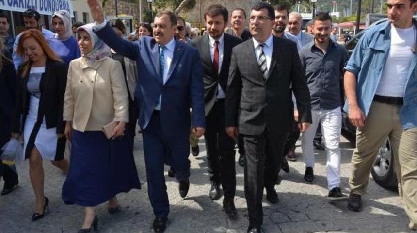 Eroğlu'ndan, &Ccedil;eşme'ye Toki Ikinci Etap M&uuml;jdesi