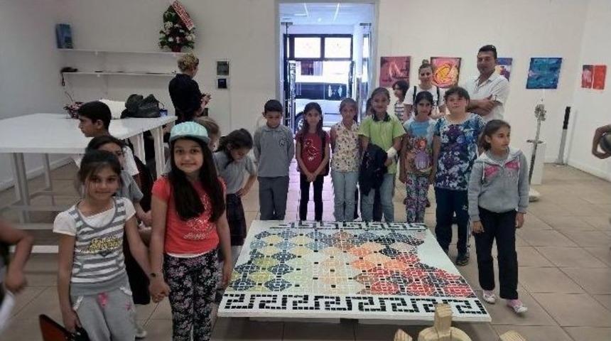 Zeytin &Ccedil;ekirdekleri Workshop Sergisini Gezdi