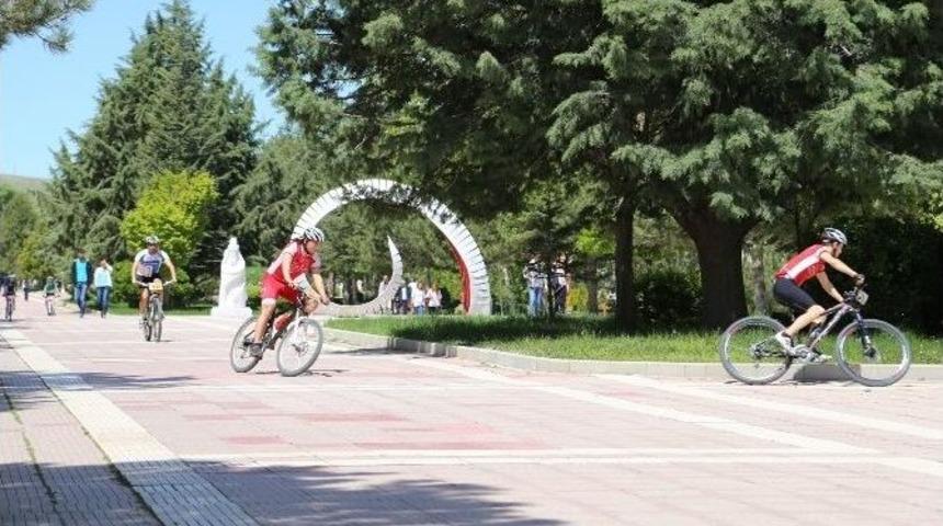 &Uuml;niversitelerarası Dağ Bisiklet Yarışı Malatya&rsquo;da Yapıldı