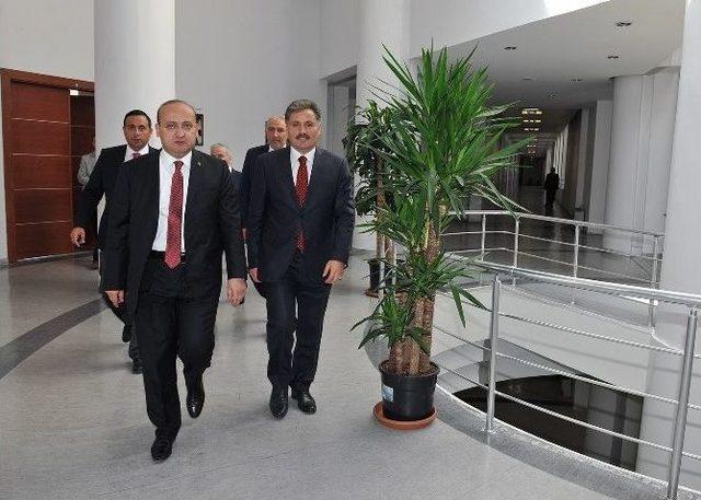 Akdoğan’dan Büyükşehir Belediyesi’ne Ziyaret