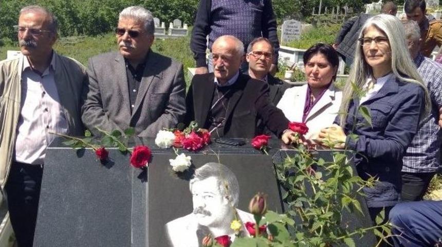 Fikri S&ouml;nmez Mezarı Başında Anıldı