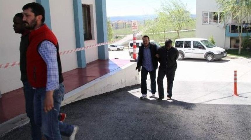 Boz&uuml;y&uuml;k&rsquo;teki Uyanık Esnaf Dolandırıcılık Şebekesini &Ccedil;&ouml;kertti