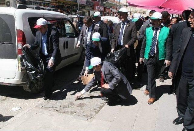 Yozgat’ta Belediye Başkanı Ve Milletvekili Çöp Topladı