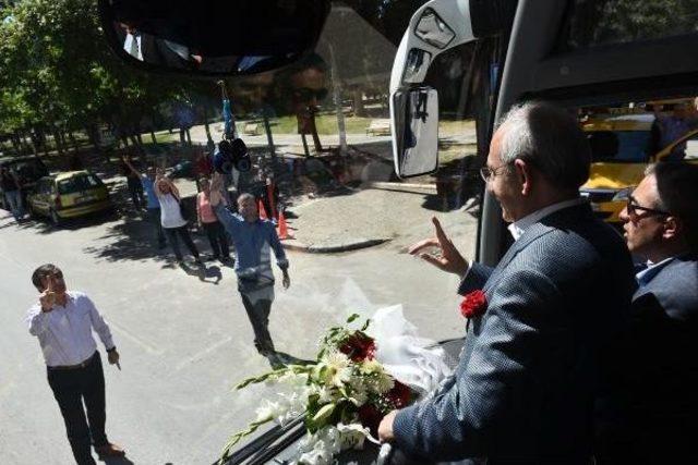 Kemal Kılı&ccedil;daroğlu na, İzmir de Coşkulu Karşılama (6) 2