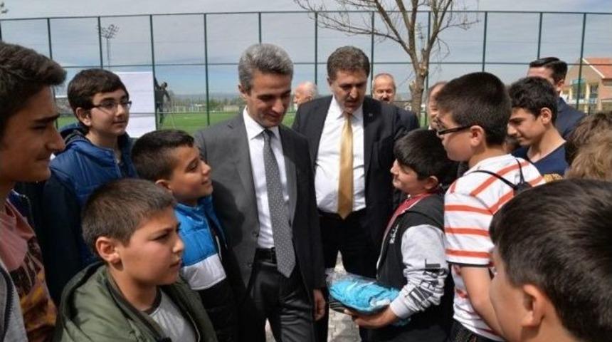 Bolu Valisi Aydın Baruş Minik Sporcularla Buluştu