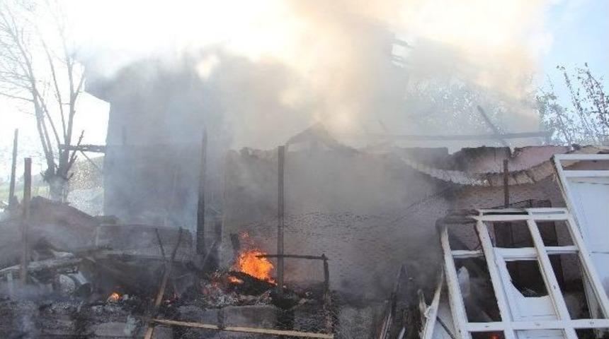 Hurdaları Yakarken Evi Yaktılar