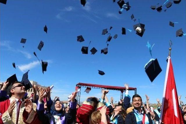 Turizm Fak&uuml;ltesi Ve &Uuml;set Myo&rsquo;da Mezuniyet Sevinci 2