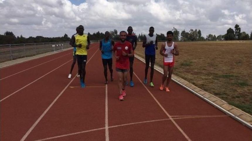 Vanlı Atletizmciler G&ouml;ğ&uuml;s Kabartıyorlar