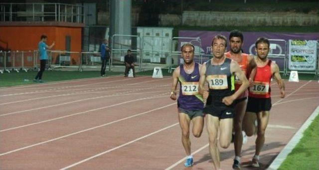 Vanlı Atletizmciler Göğüs Kabartıyorlar