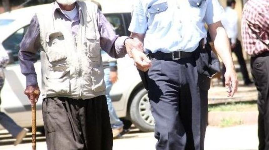 82 Yaşındaki Dedesini Darp Etti