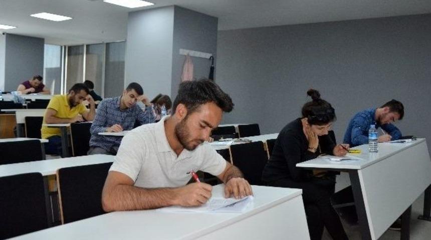 Gen&ccedil;ler &Uuml;niversiteye &Uuml;niversitede Hazırlanıyor