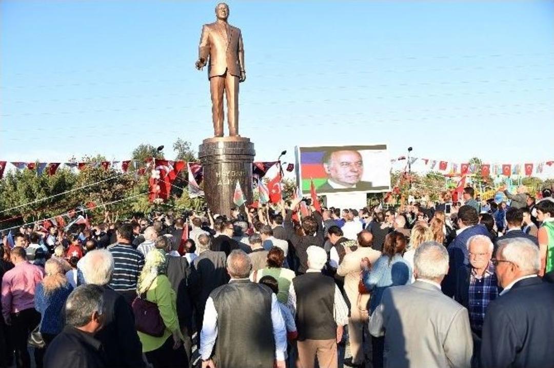 Haydar Aliyev Parkı Ve Haydar Aliyev Anıtı T&ouml;renle A&ccedil;ıldı