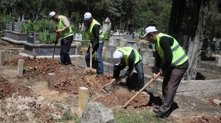 Gaziantep&rsquo;te Sahipsiz Mezarlar Mahkumlara Emanet