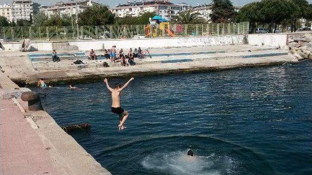 İstanbul’da Deniz Sezonunu Öğrenciler Açtı 1