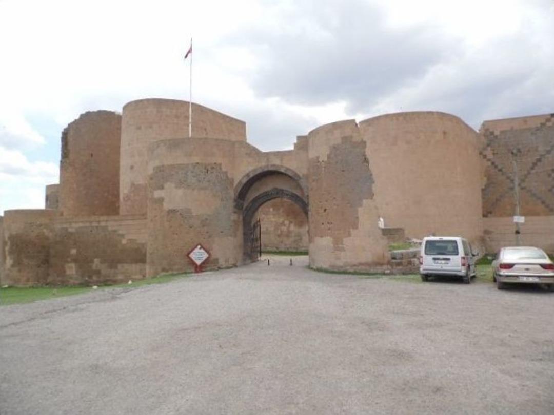 Antik Kenti Her G&uuml;n Y&uuml;zlerce Yerli Ve Yabancı Turist Ziyaret Ediyor