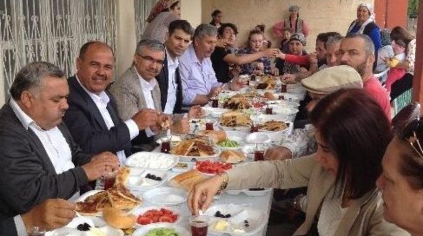 Kızılay K&ouml;ylere K&uuml;t&uuml;phane Kuruyor