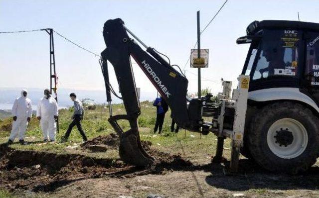 Dilovası'nda Toprağı Kazdıkça Atık Çıkıyor