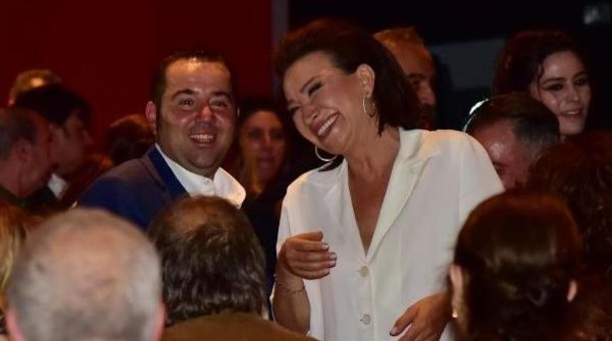 'niyazi G&uuml;l D&ouml;rtnala' Filmi Galasına &Uuml;nl&uuml; Akını