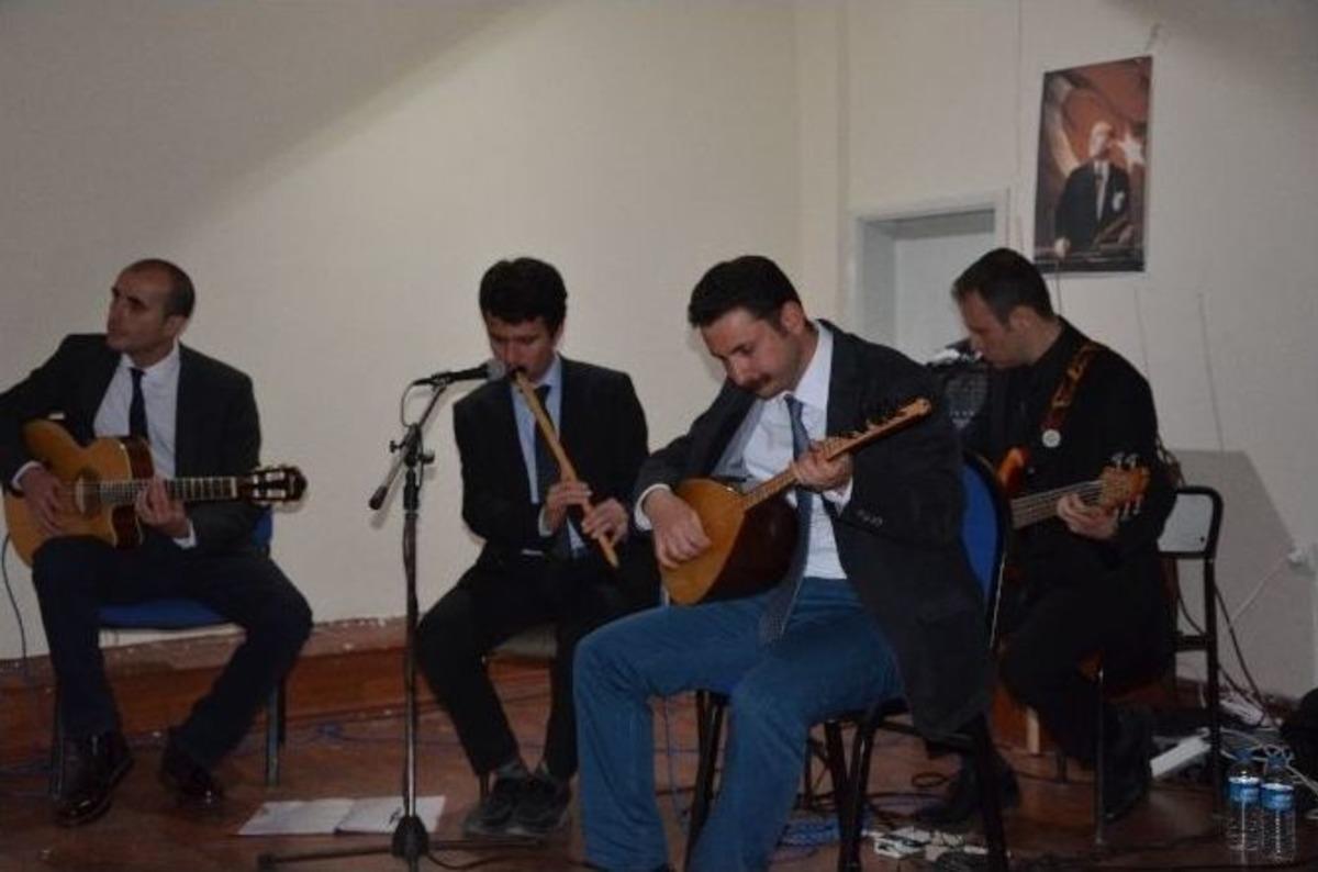 &Ouml;ğrencilerden M&uuml;zik Dinletisi