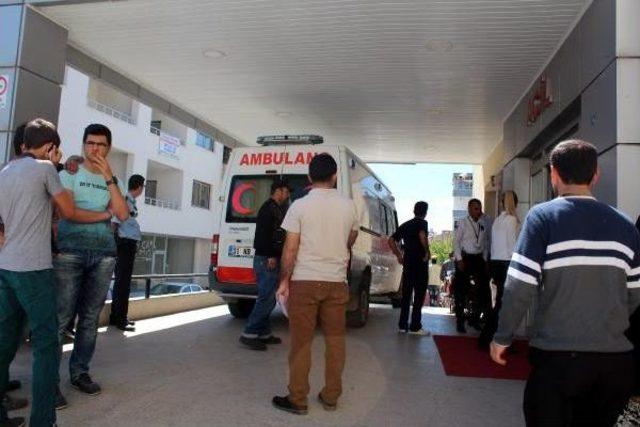 Kırıkhan'da Gözaltındaki Şüpheli, Polisi Vurdu