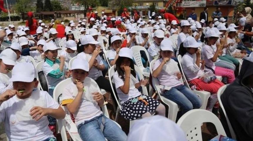 &Ccedil;ocuklara Diş Fır&ccedil;alamanın &Ouml;nemi Anlatıldı