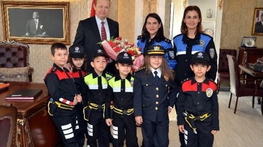 Minik Polislerden Vali Yavuz&rsquo;a Ziyaret
