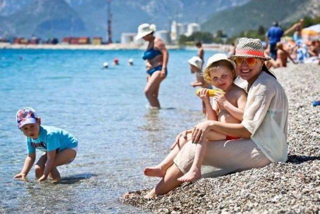 Antalya'da Sahiller Şenlendi