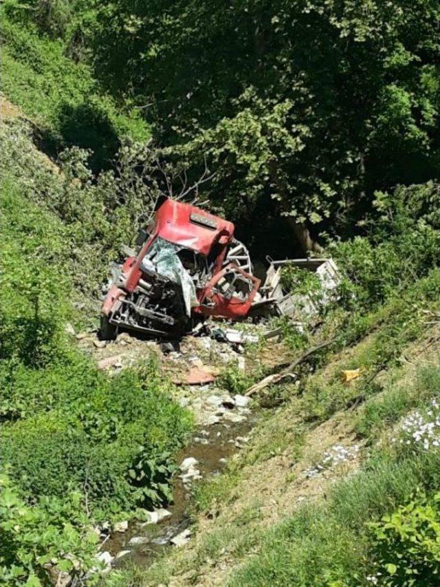 Susurluk'ta, Taş Yüklü Kamyon Uçuruma Yuvarlandı: 2 Ölü