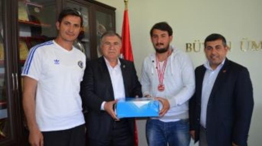 Vola Şampiyonu, Bağcı&rsquo;yı Ziyaret Etti