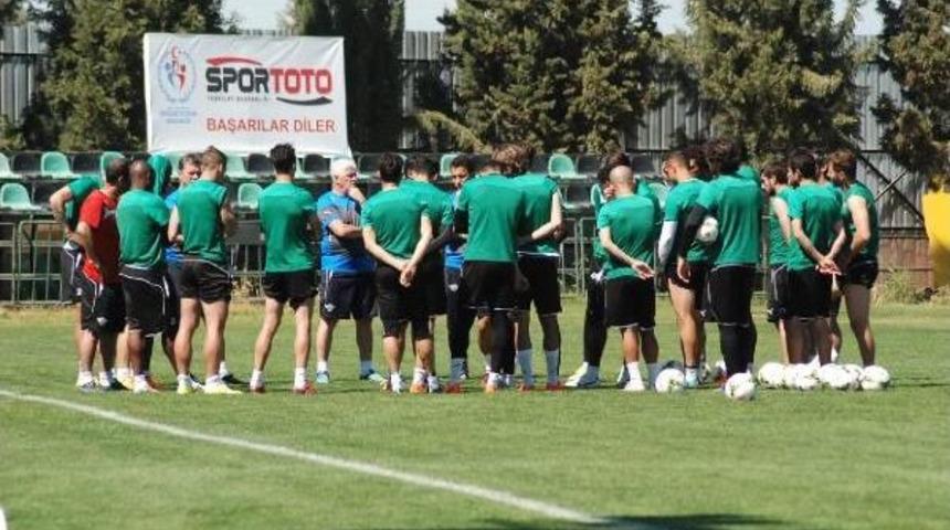 Akhisar Belediyespor'a Roberto Carlos'tan Uyarı