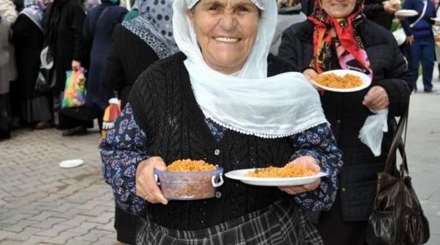 Kadınlar, Hıdırellez Pilavına H&uuml;cum Etti