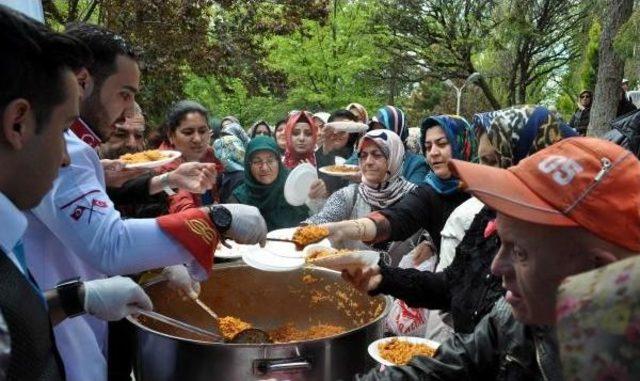 Kadınlar, Hıdırellez Pilavına H&uuml;cum Etti 2