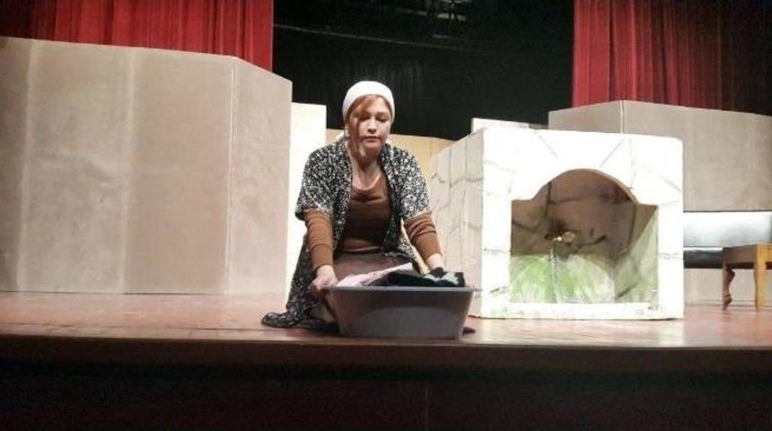 Mersinli Avukatlar Sahnede