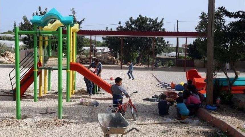 &Ccedil;ocuklar Oyun Aletlerine Kavuştu