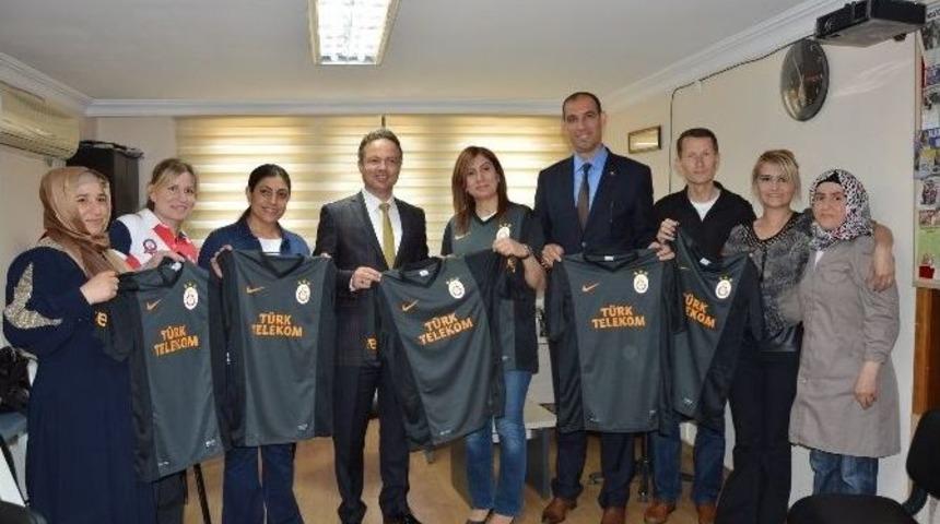 Galatasaray&rsquo;dan Otizmli &Ccedil;ocuklara Forma