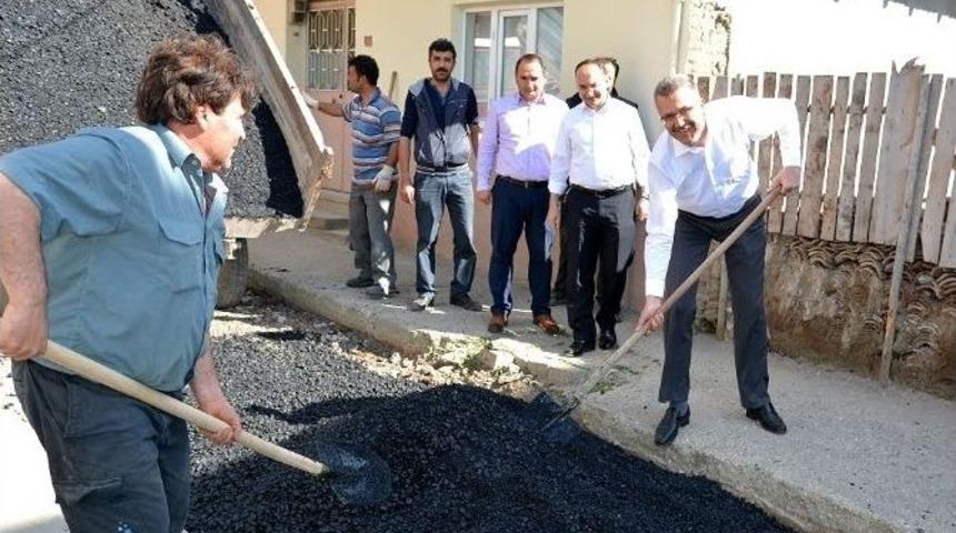 Başkan K&uuml;rekle Asfalt Serdi