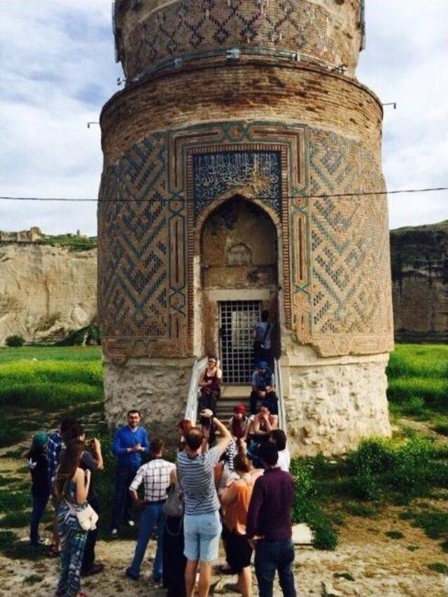 Avrupalı Gençler Hasankeyf’i Gezdi