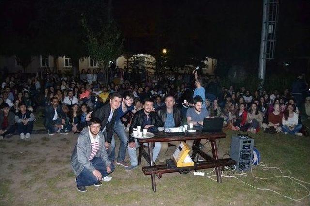 Sa&uuml; Eğitim Fak&uuml;ltesi&rsquo;nde A&ccedil;ık Havada Sinema Keyfi 1