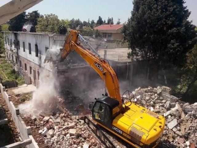 Tuzla'daki Ermeni Yetimhanesi Yıkılıyor