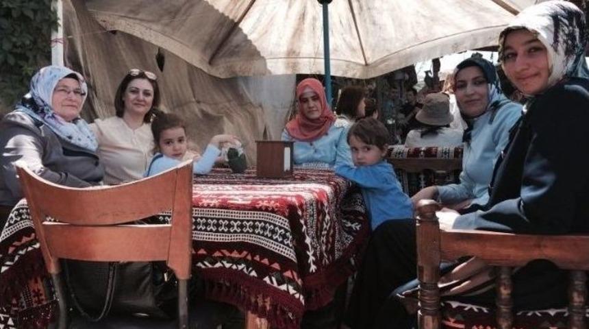 Pervari Kaymakamı Kahraman, Kadın Kursiyerleri Geziye G&ouml;nderdi