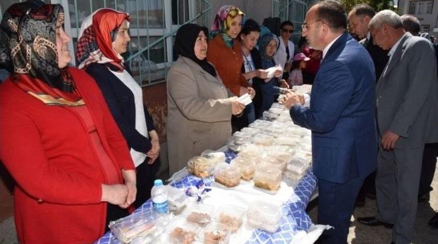 Başkan &Uuml;z&uuml;lmez, Okul Kermesinde