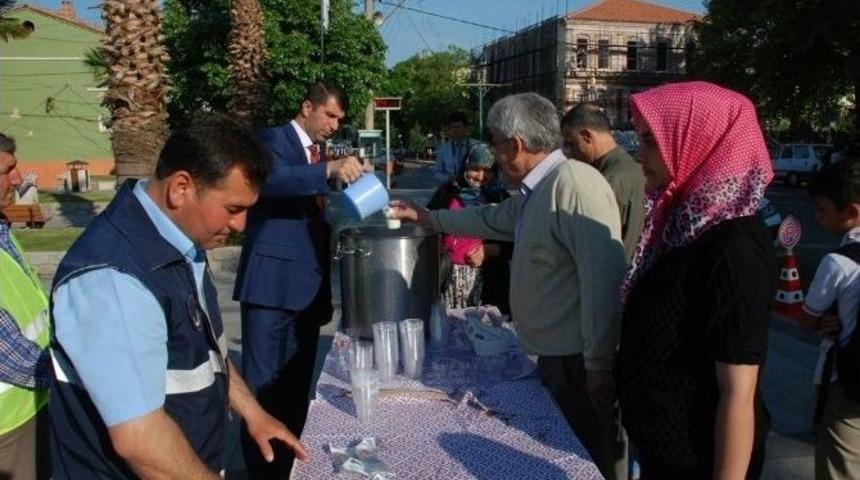 Hıdrellez Kutlamalarında Vatandaşa S&uuml;t İkramı