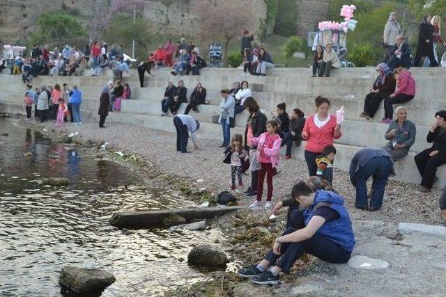 Gelibolulular, Hıdrellez İ&ccedil;in Sahile Koştu 1