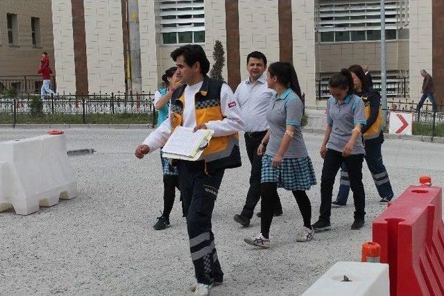 Doğum G&uuml;n&uuml; Pastası Hastanelik Etti 2