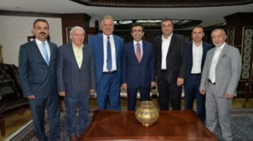 İzmit Kamu Hizmetleri Dayanışma Derneği&rsquo;nden Vali G&uuml;zeloğlu&rsquo;na Ziyaret