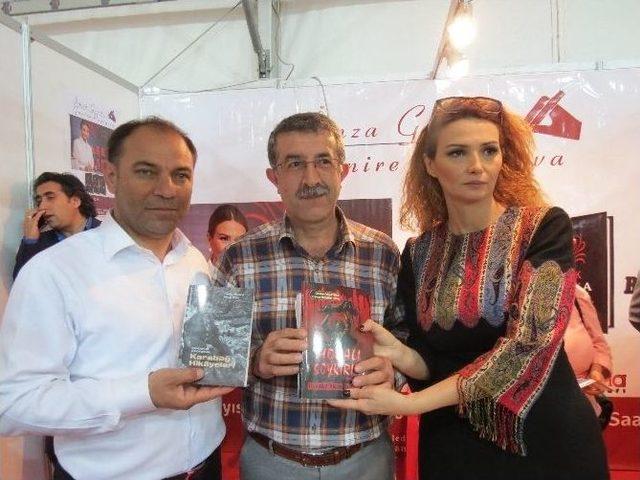 Paşayeva Kitaplarını İmzaladı