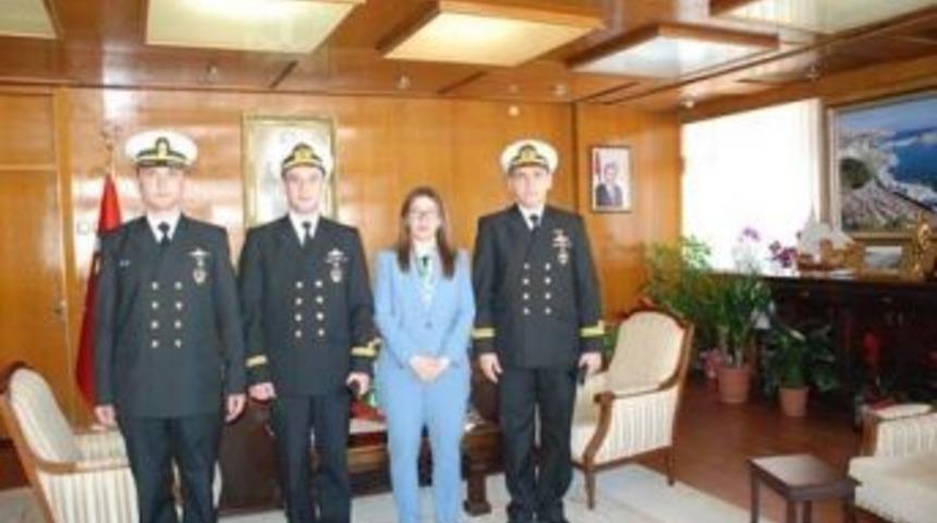 Gemi Komutanından Vali &Ccedil;etinkaya&rsquo;ya Ziyaret