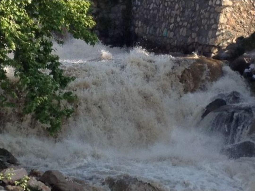 Suriyeli &Ccedil;ocuk Azgın Sulara D&uuml;ş&uuml;p Kayboldu