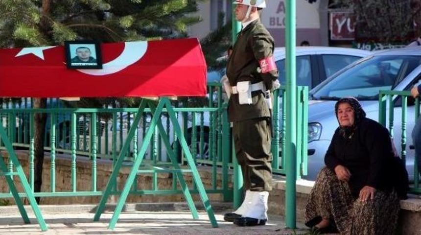 Trafik Kazasında Şehit Olan Asker, Bolu'da Toprağa Verildi